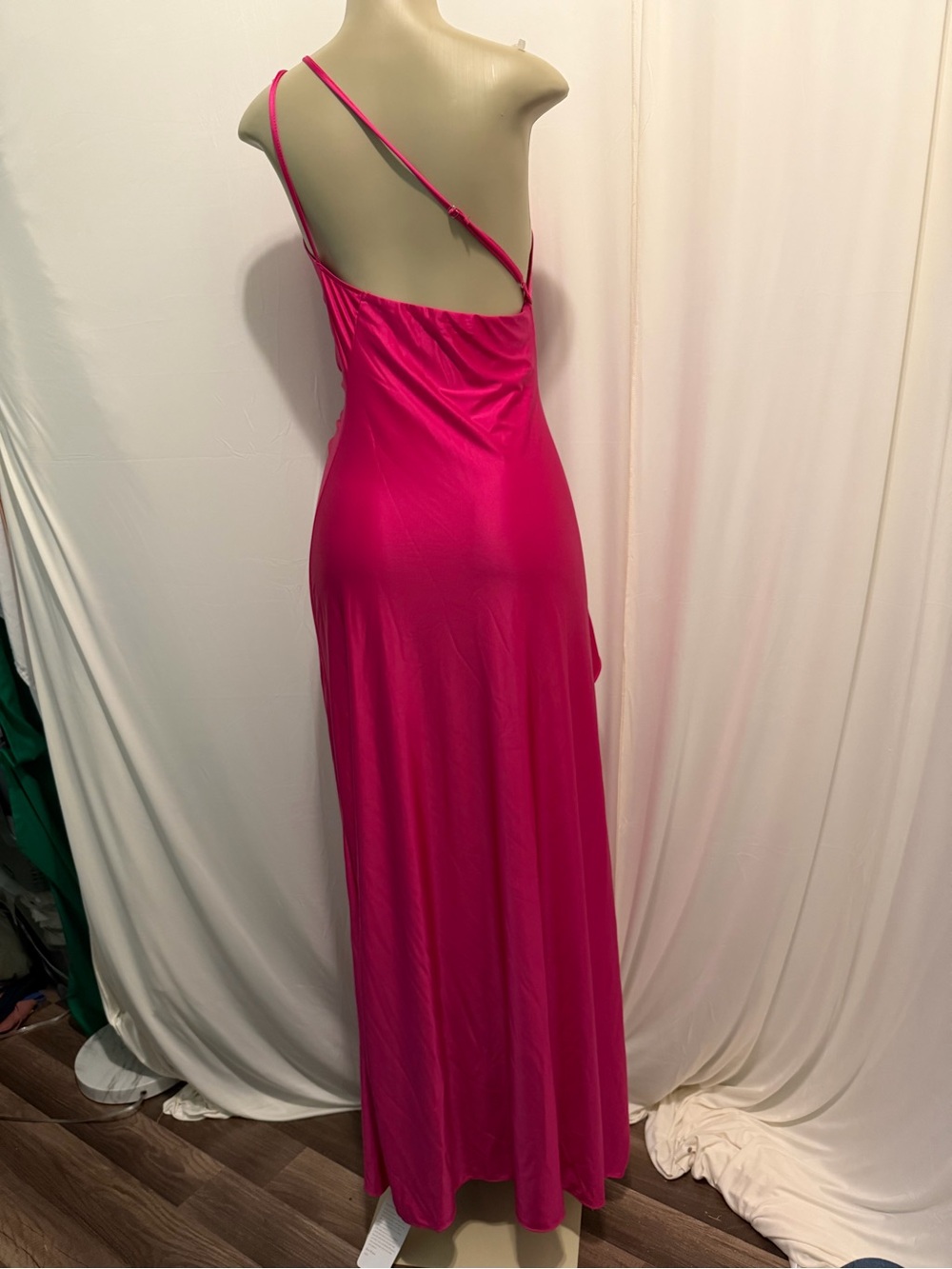 ❤️Oys One-Shoulder Hot Pink Ruched Maxi Dress - Picture 6 of 11